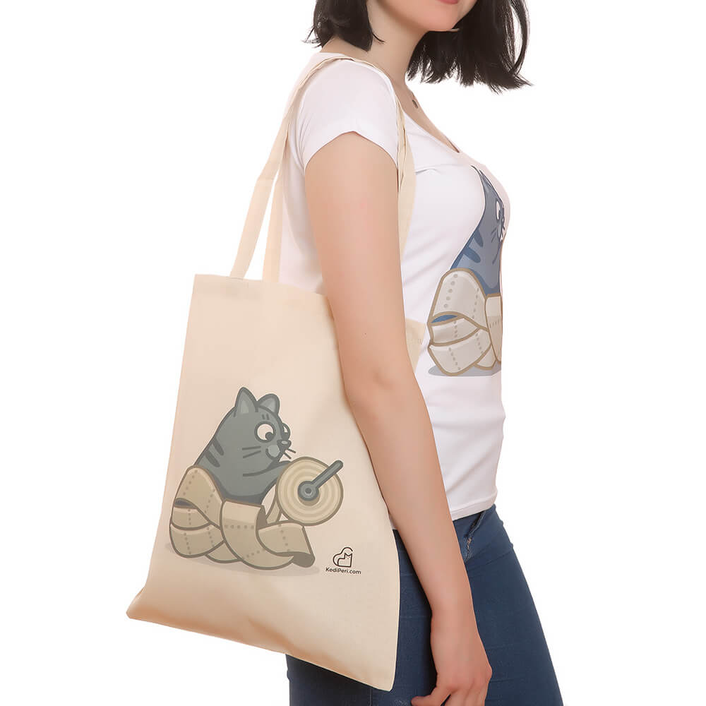 tuvalet-kagidi-rulosuyla-oynayan-kedili-t-shirt2 Rulocu Kedili T-Shirt